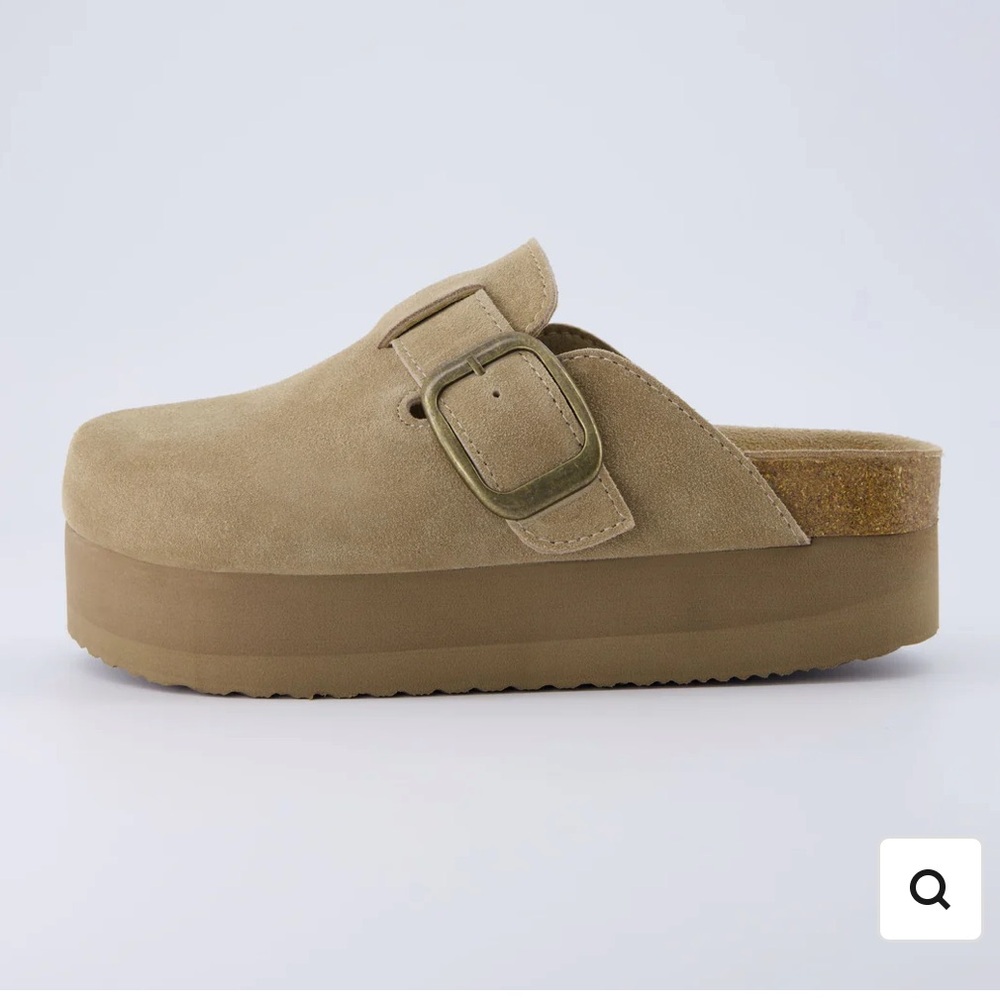 Cushionaire Granola 2 Suede Platform Clog